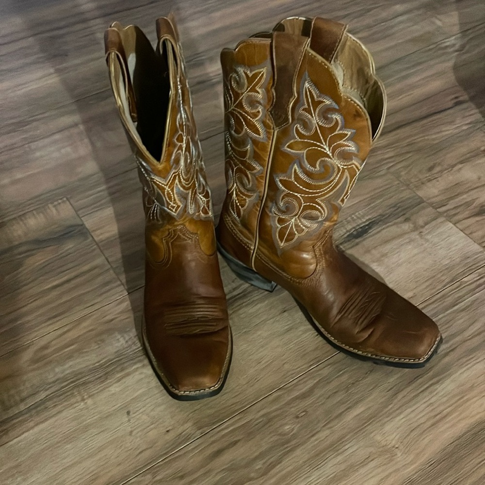 Ariat